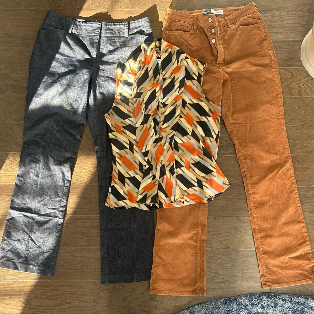 Stylish Women's Outfit - Geometric Top and Pants